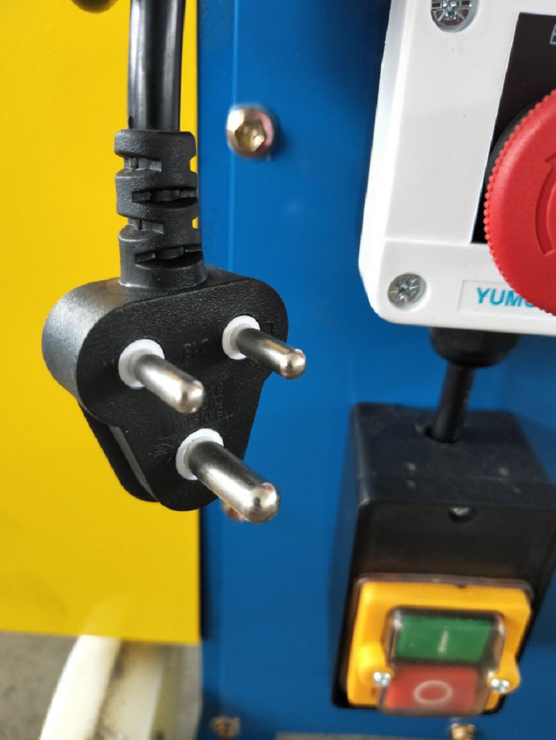 Customized automatic multicore cable cutting and stripping machine Customized automatic multicore cable cutting and stripping machine